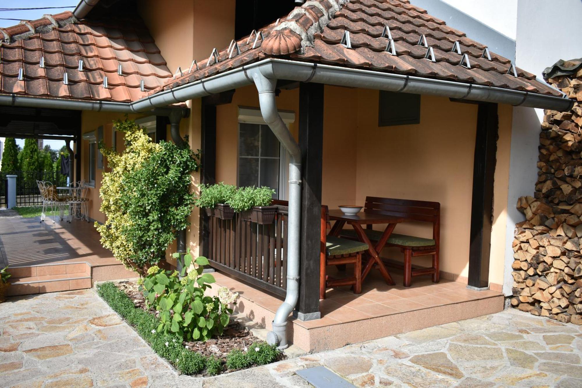 Little Nook Villa Cacak Ngoại thất bức ảnh